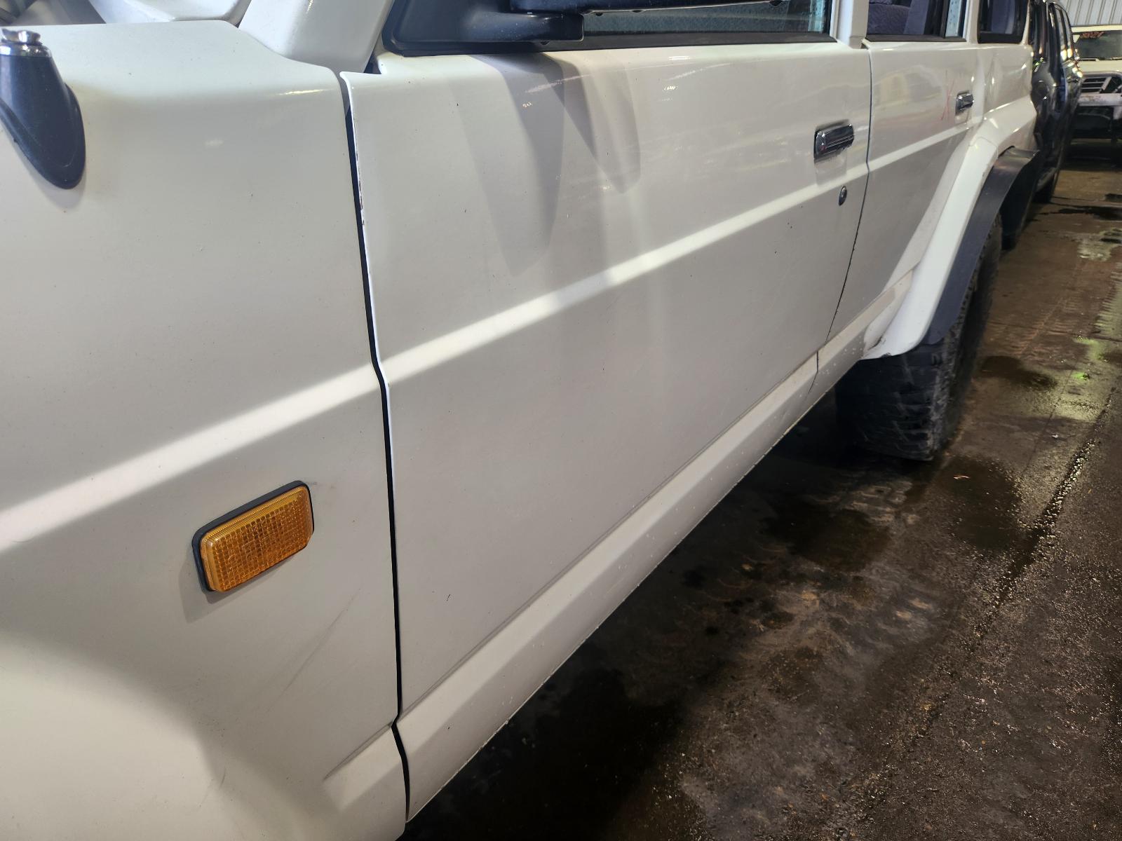 View Nissan Patrol 1995 4 Door Station Wagon