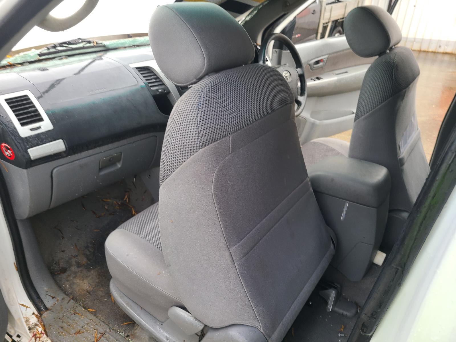 View Toyota Hilux 2010  