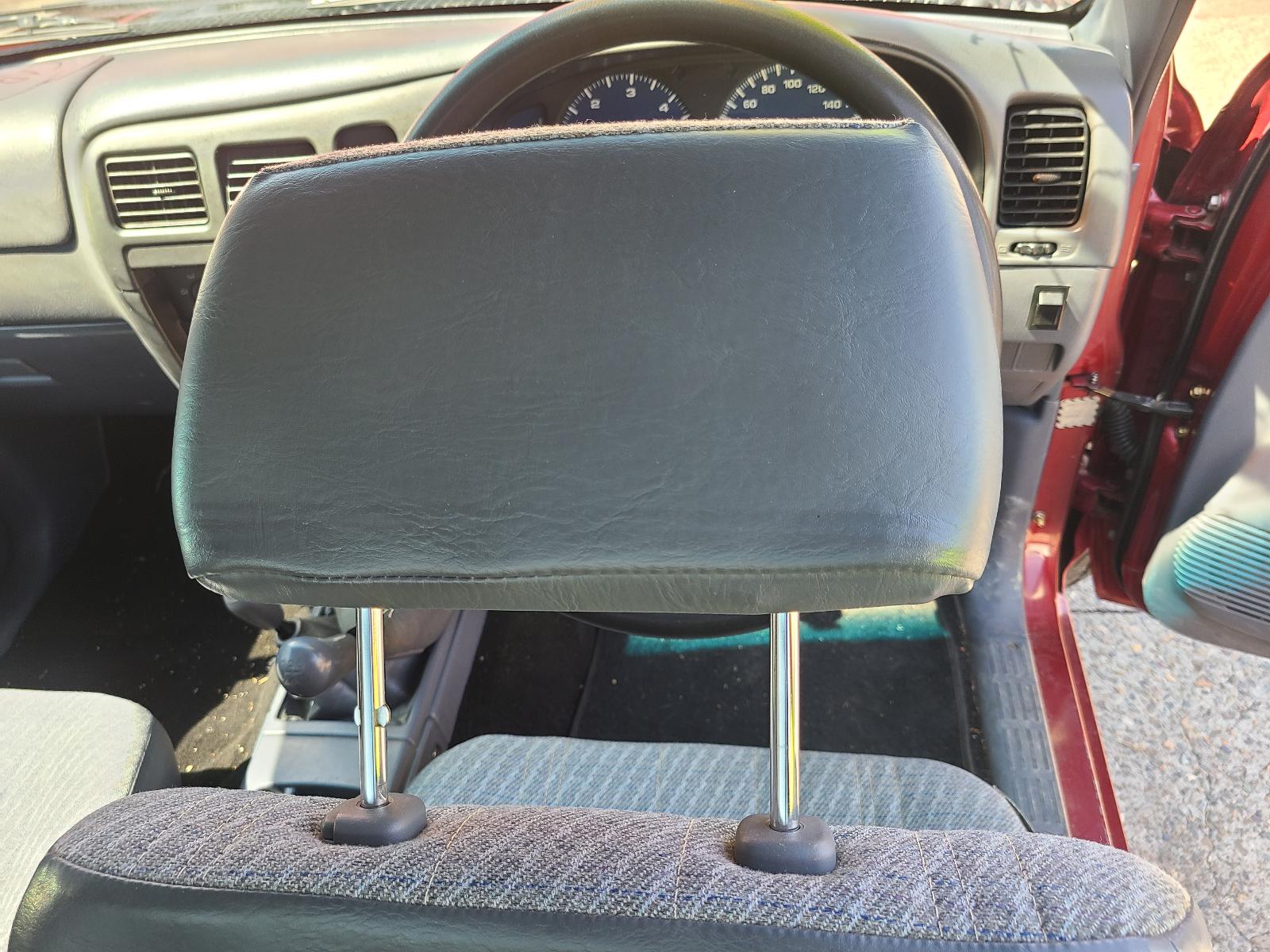 View Toyota Hilux 2001  