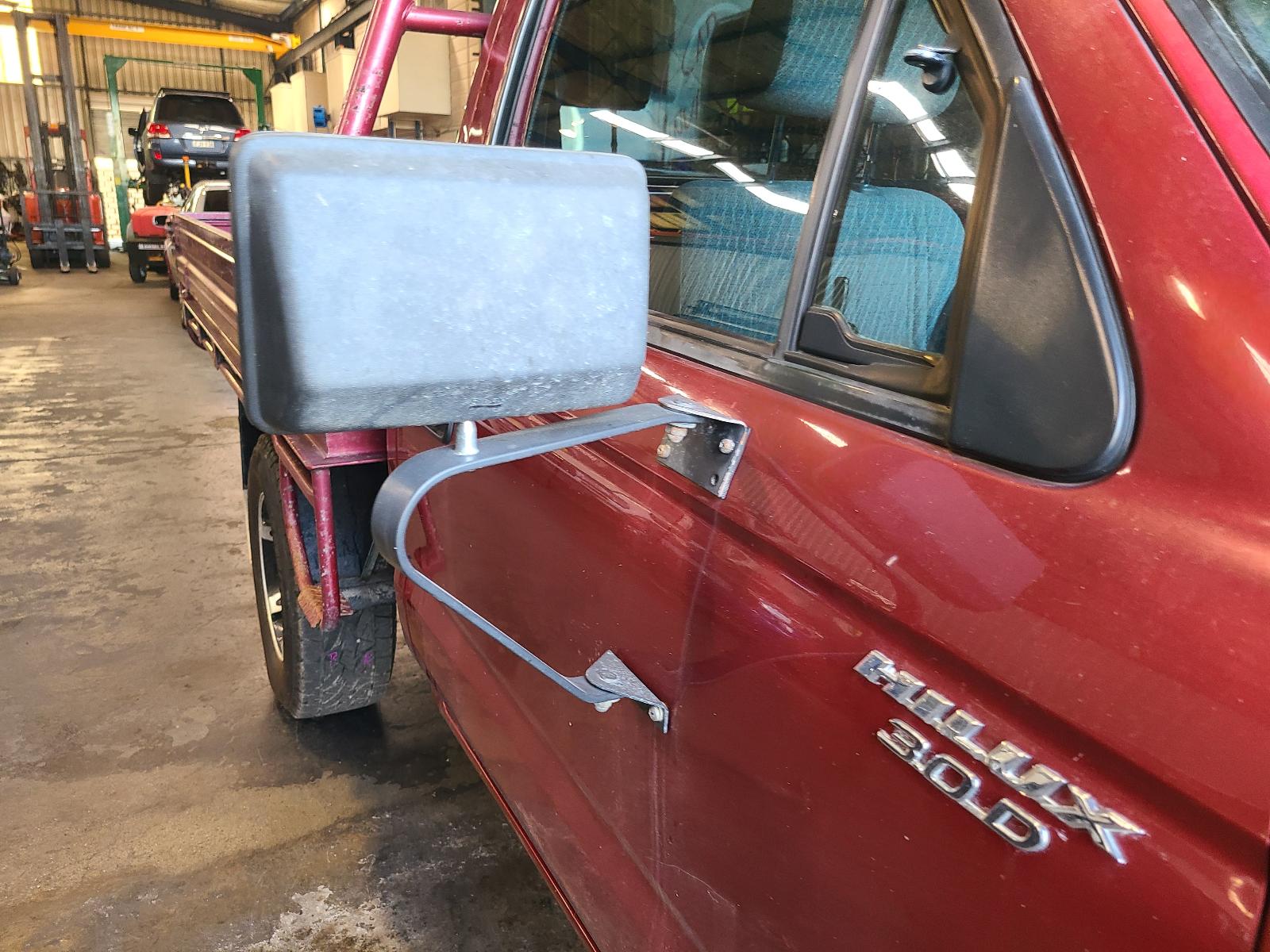 View Toyota Hilux 2001  