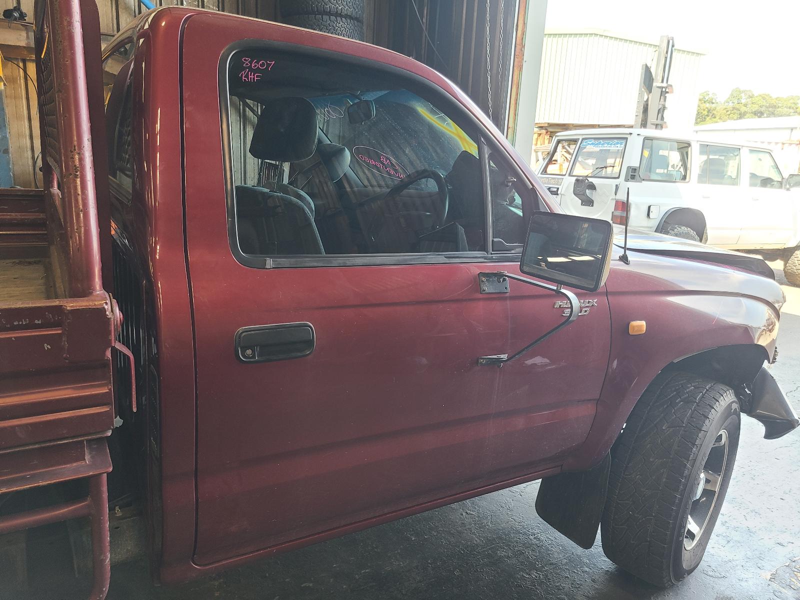 View Toyota Hilux 2001  
