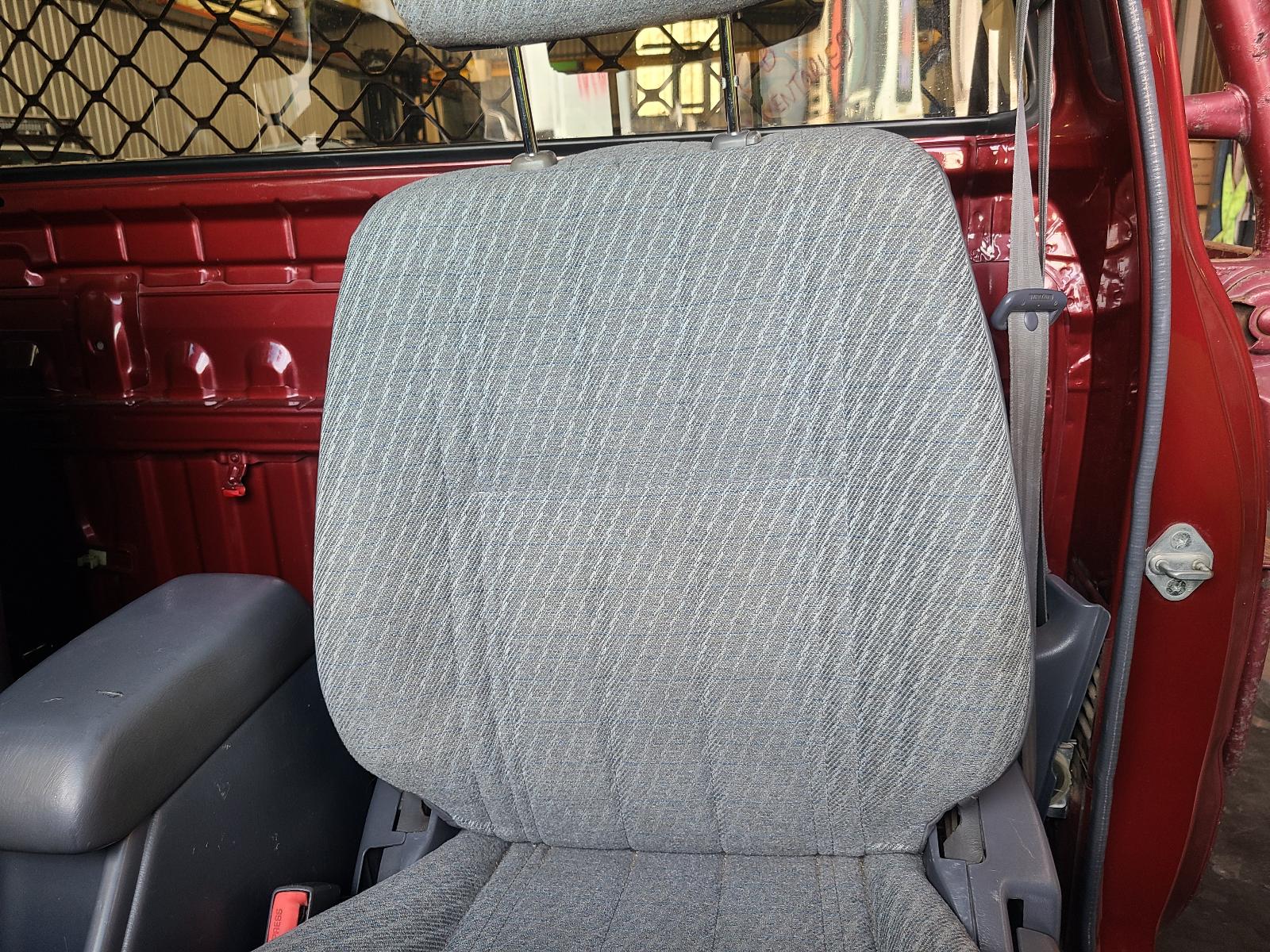 View Toyota Hilux 2001  