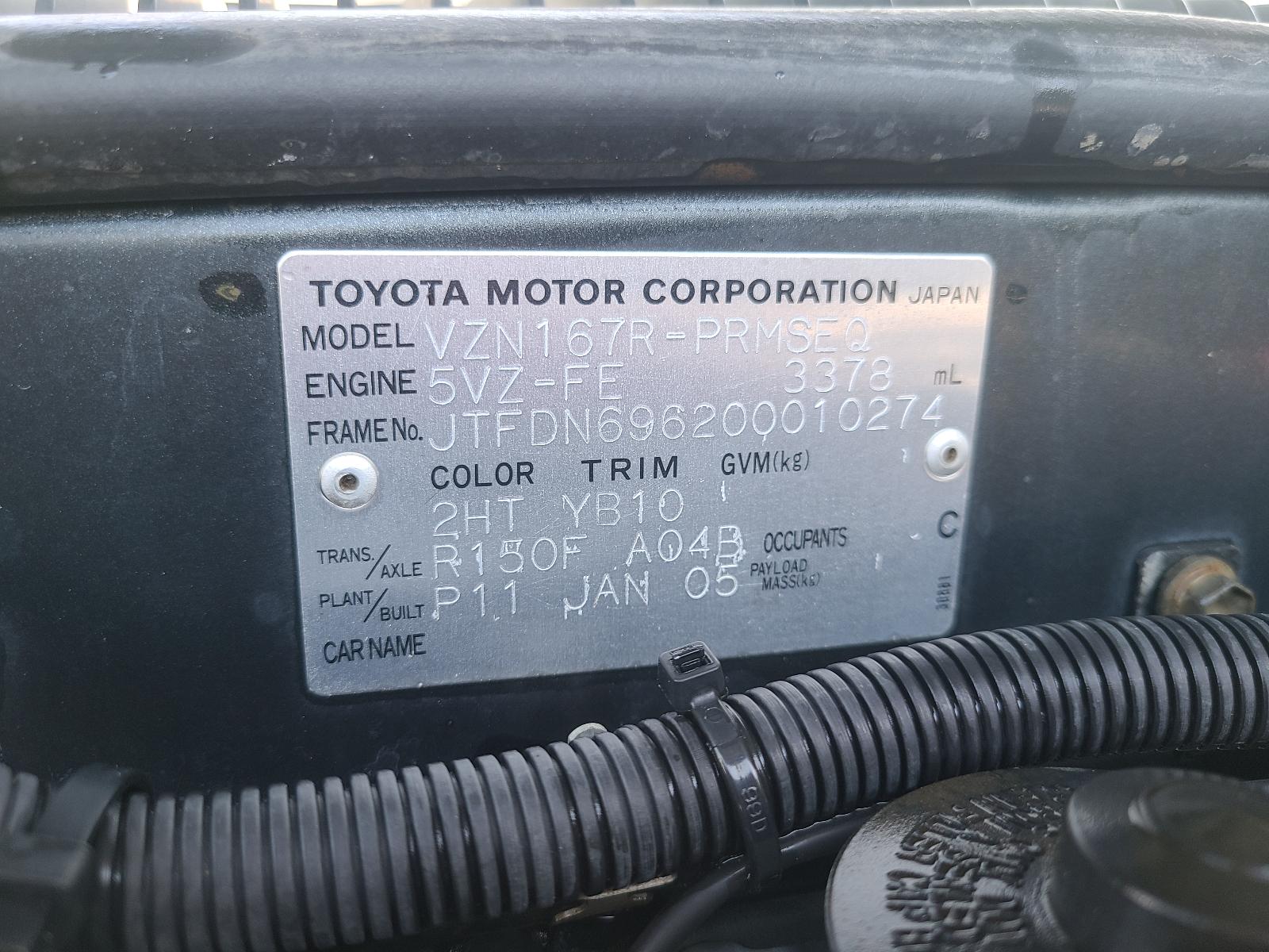 View Toyota Hilux 2004  
