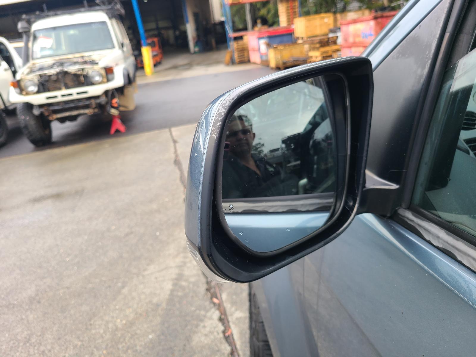View Isuzu Dmax 2015  