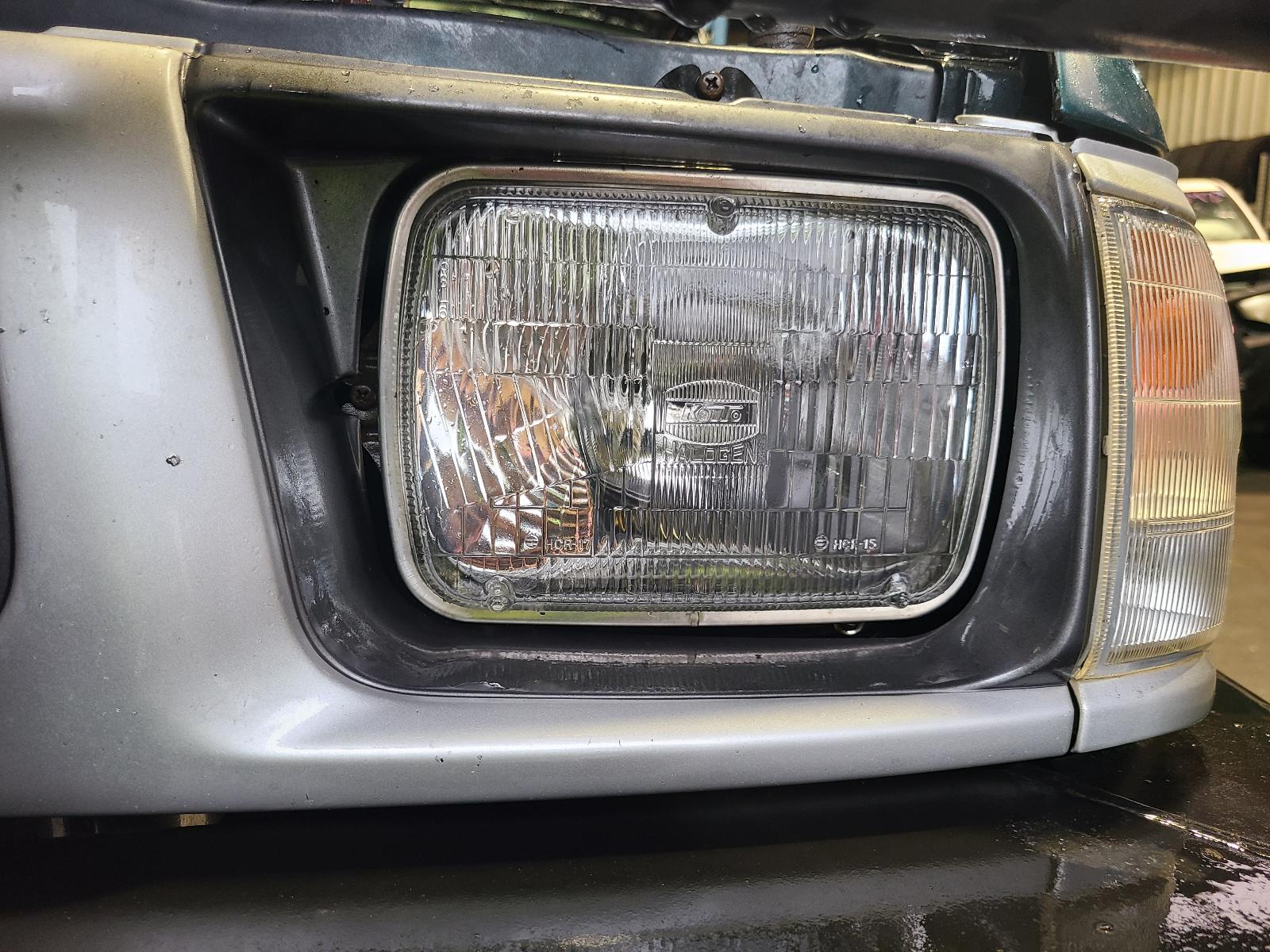 View Toyota Hilux 1999  