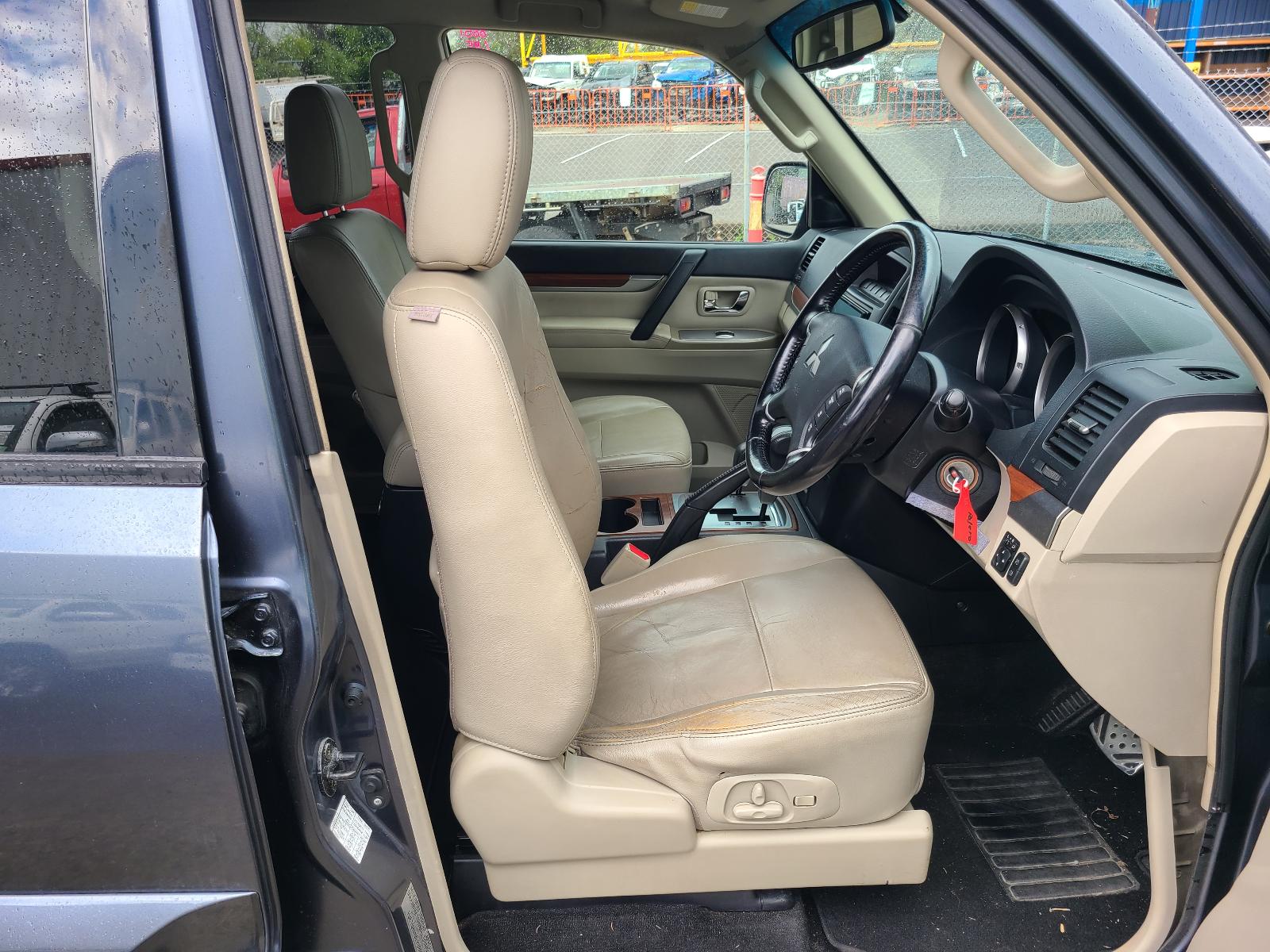 View Auto part Front Seat Mitsubishi Pajero 2006