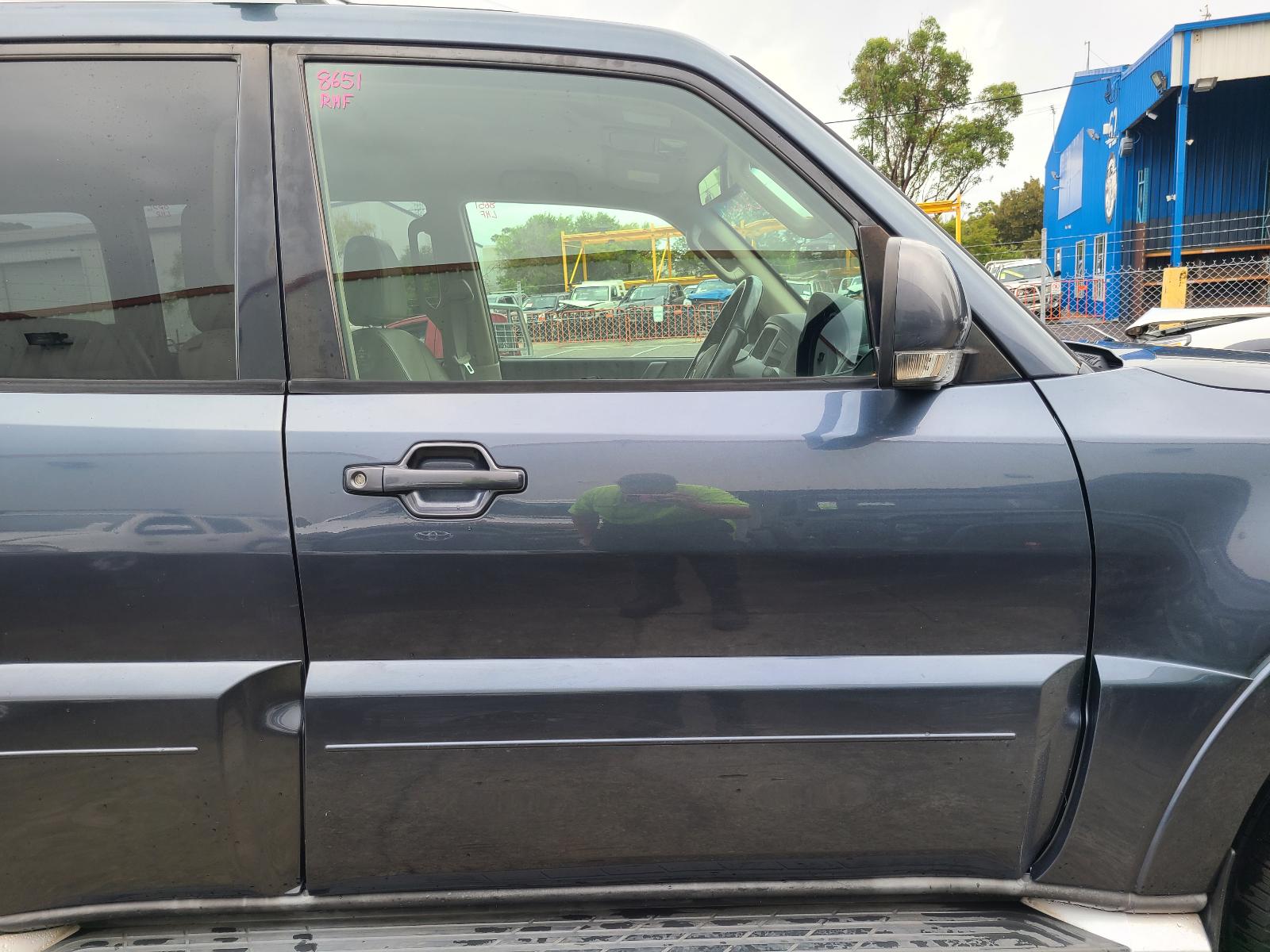 View Auto part Front Seat Mitsubishi Pajero 2006