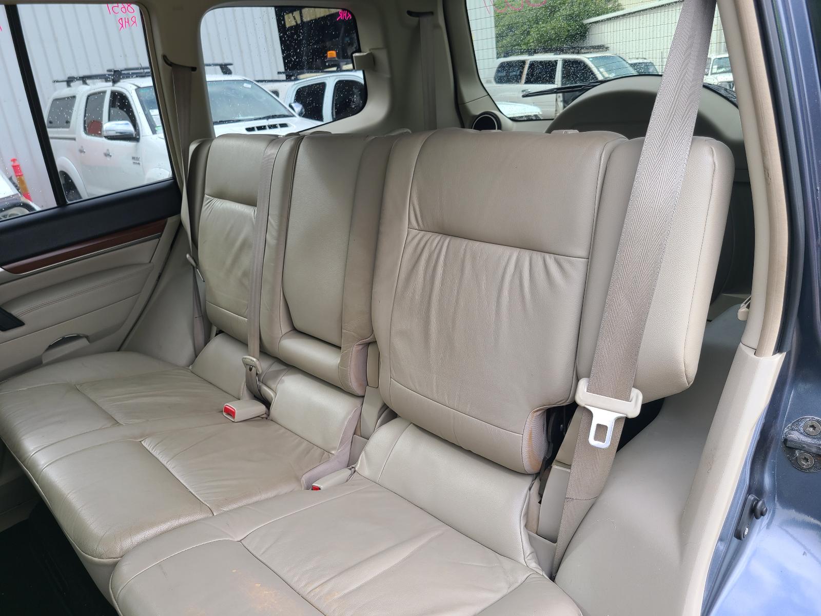 View Auto part Front Seat Mitsubishi Pajero 2006
