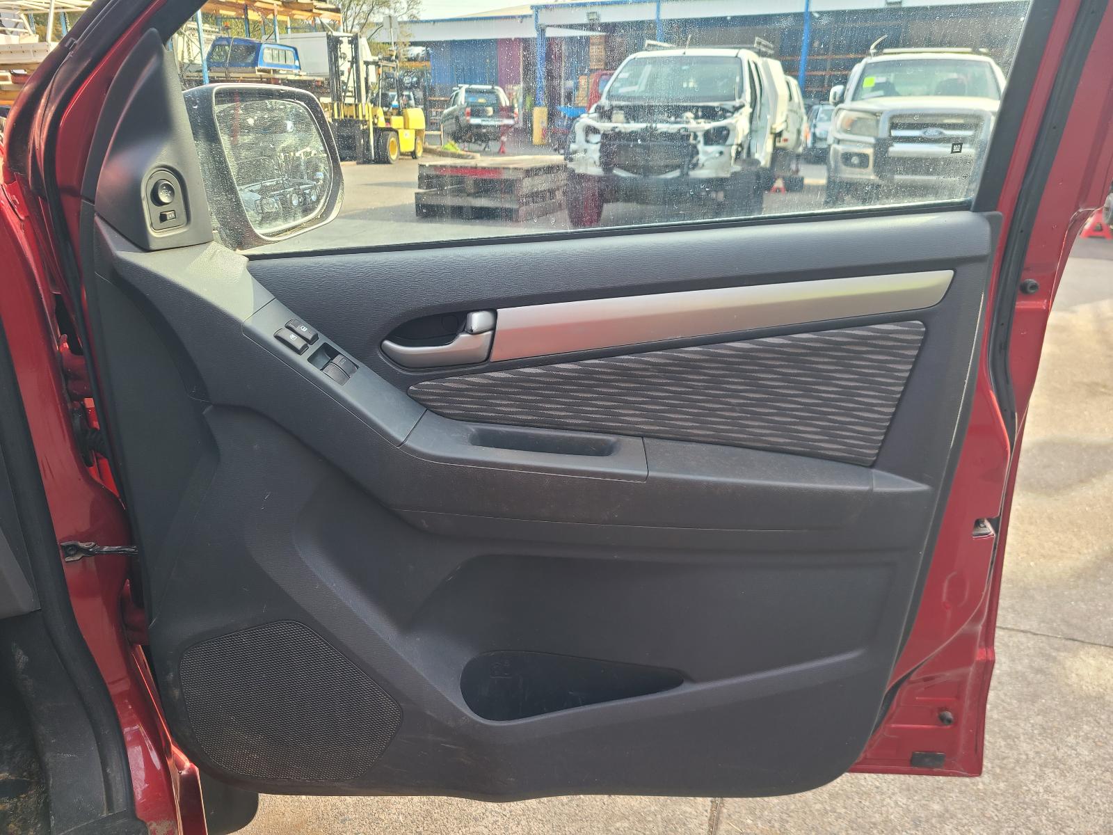 View Holden Colorado 2015 2 Door Utility