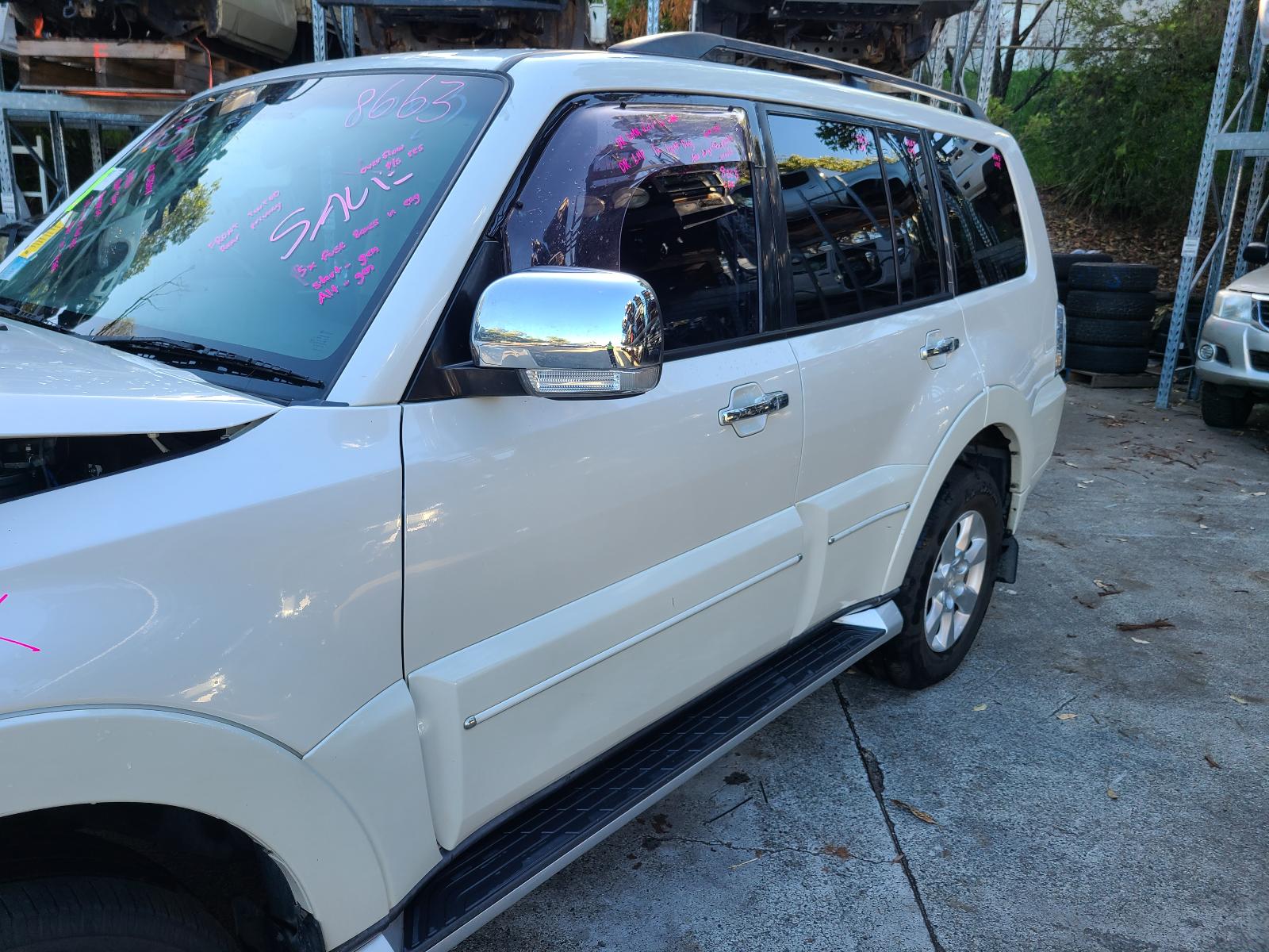 View Mitsubishi Pajero 2012 4 Door Station Wagon