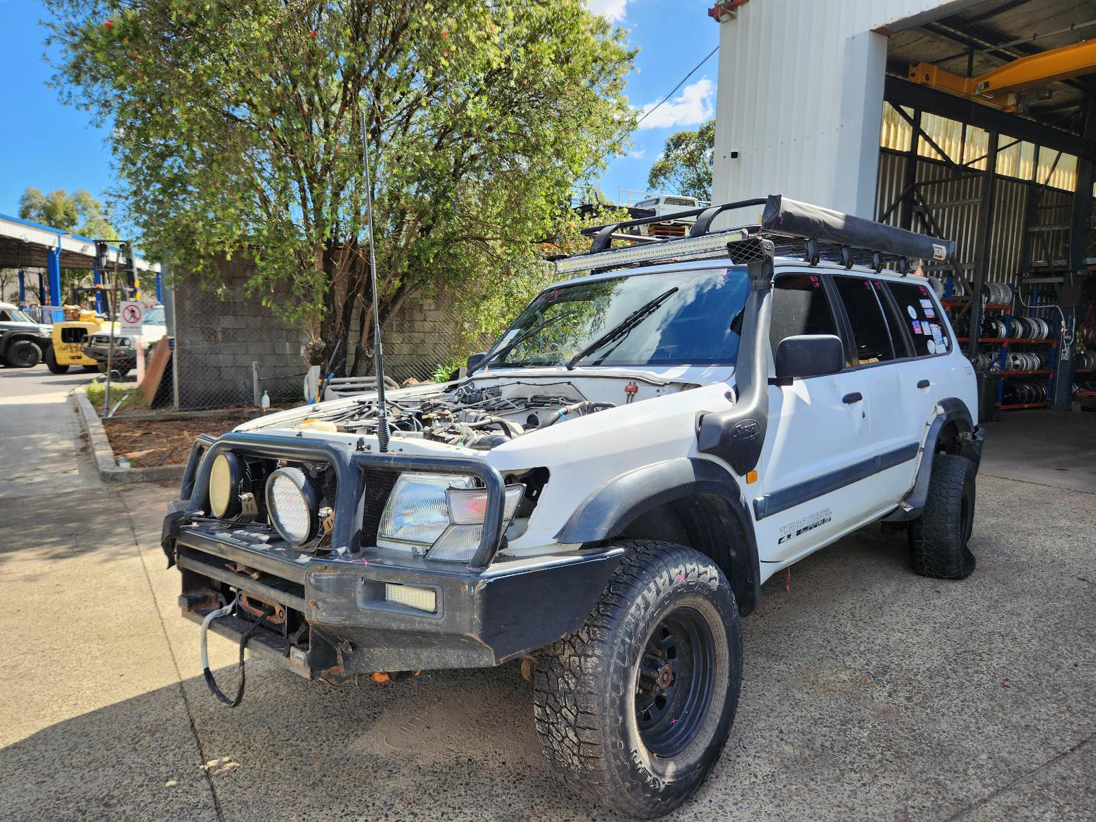 Image for a Nissan Patrol 1999 4 Door Station Wagon