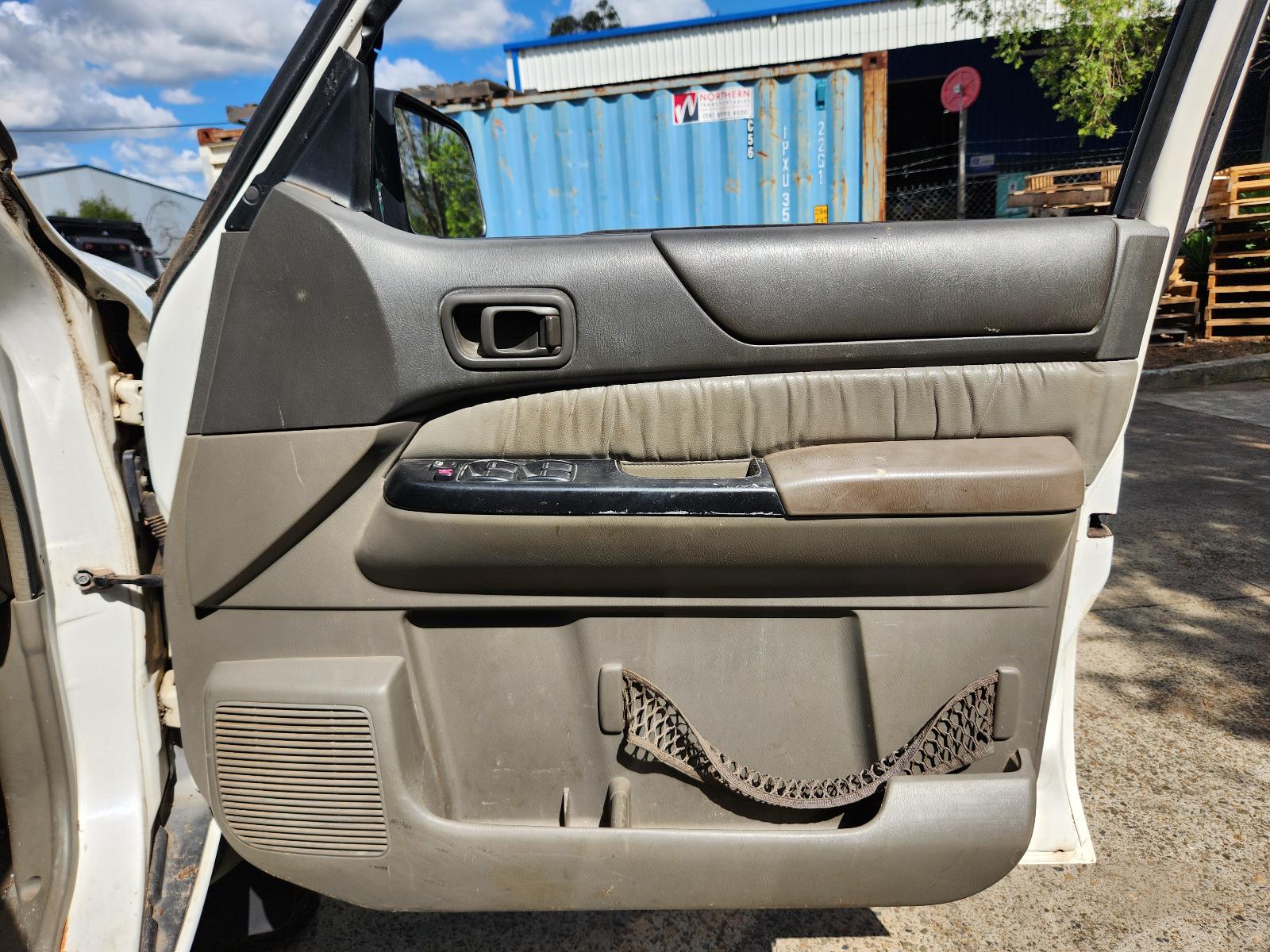 Nissan Patrol 1999 4 Door Station Wagon View Nissan Patrol 1999 4 Door Station Wagon