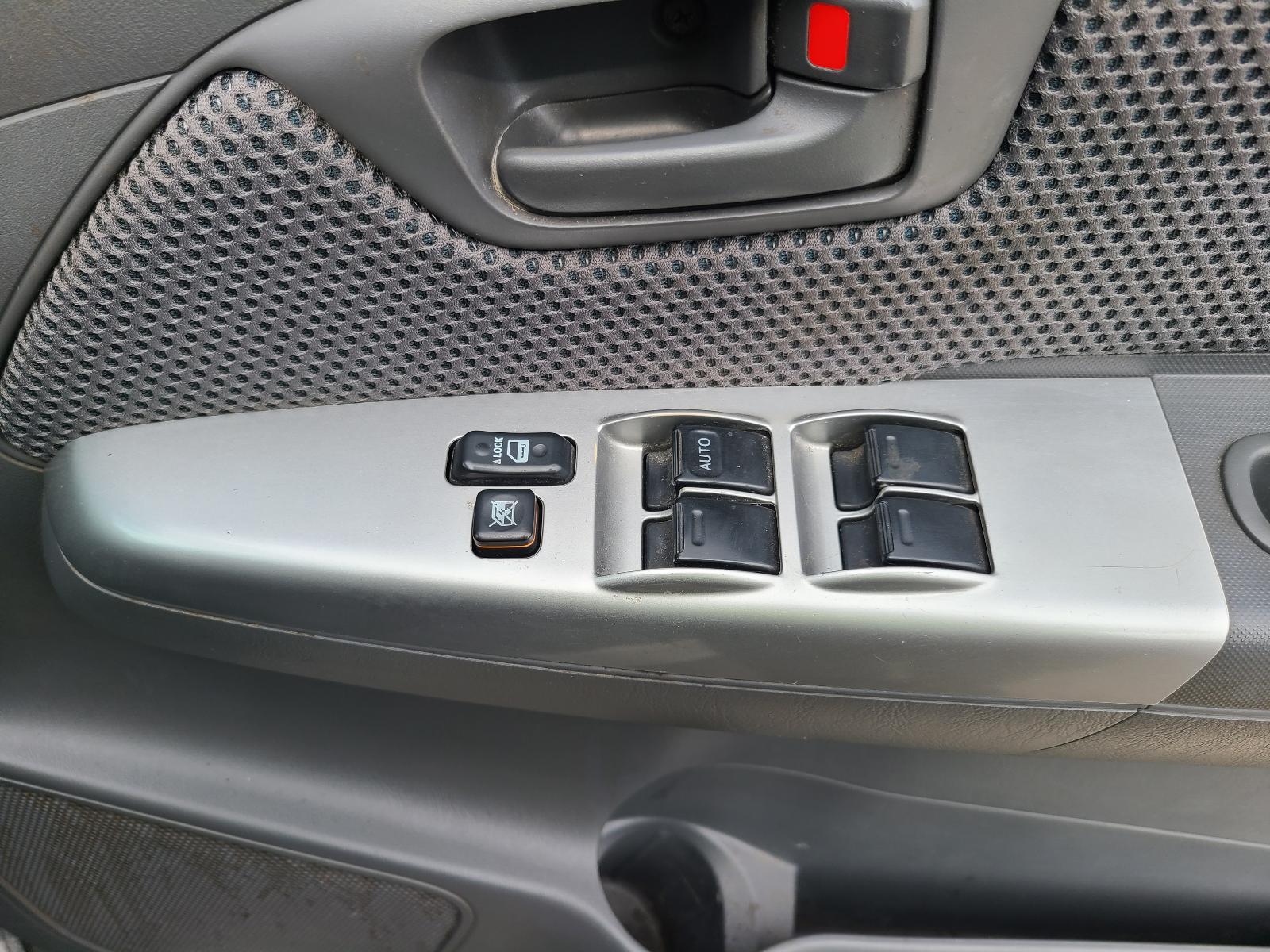 View Toyota Hilux 2013  