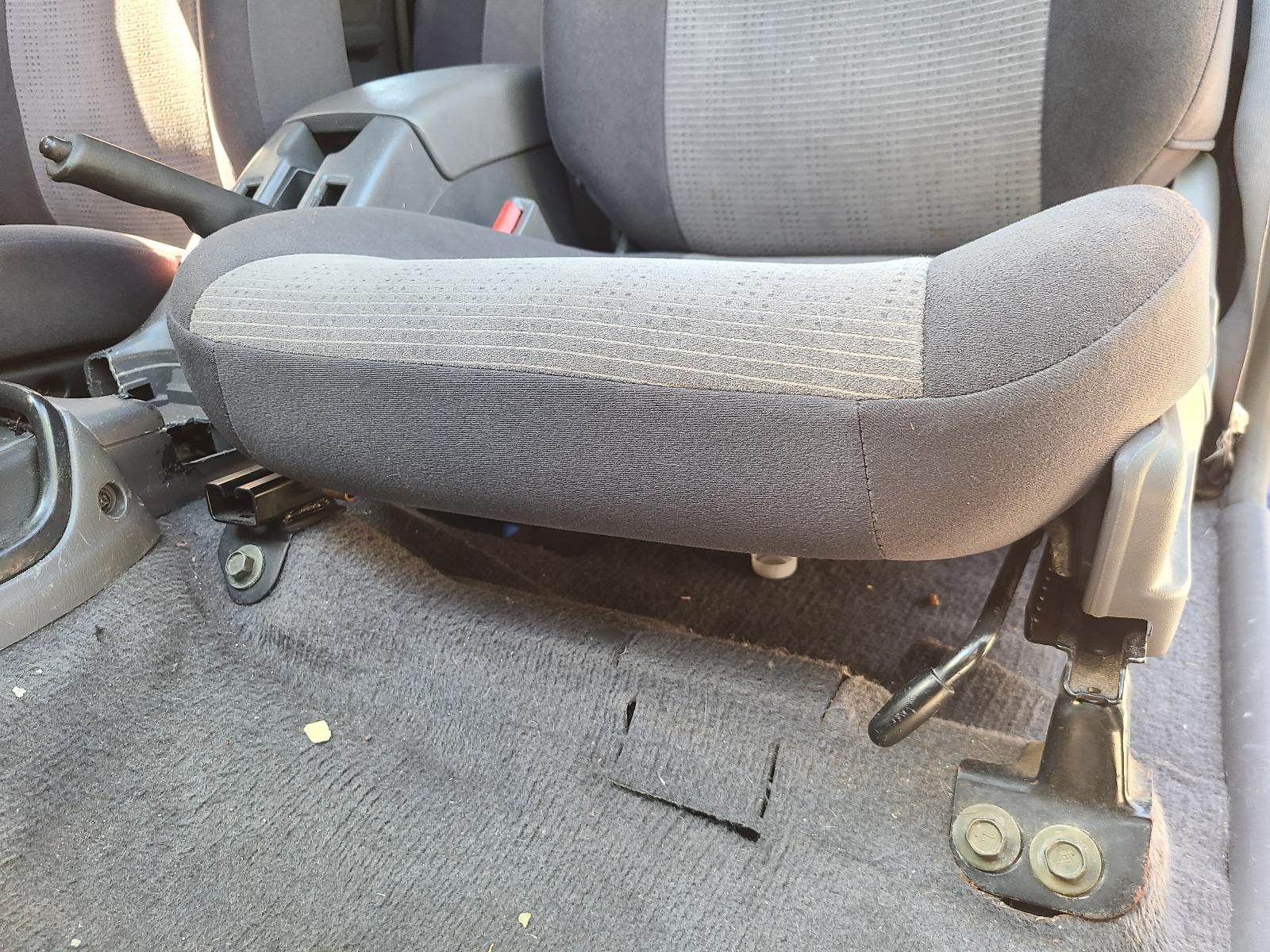 View Nissan Navara 2002 4 Door Utility