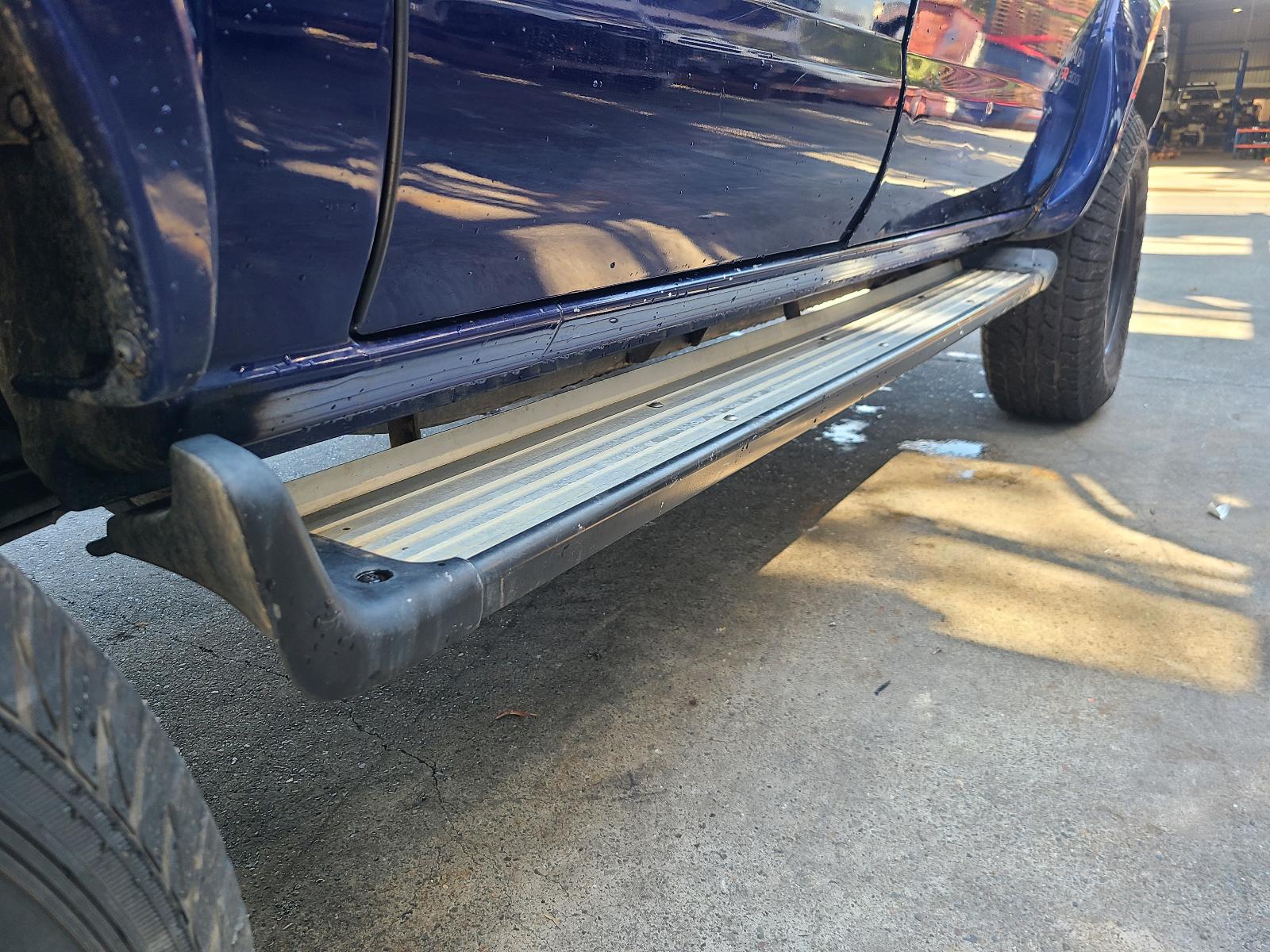 View Nissan Navara 2002 4 Door Utility