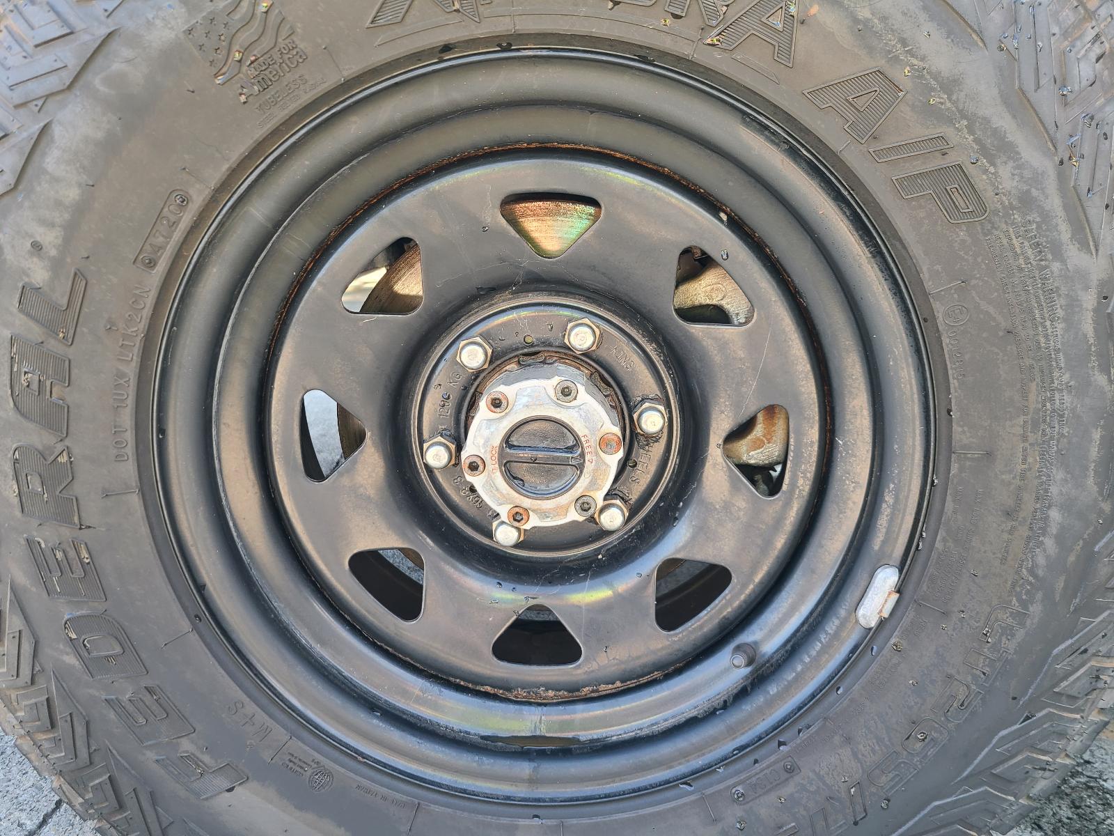 View Nissan Navara 2002 4 Door Utility
