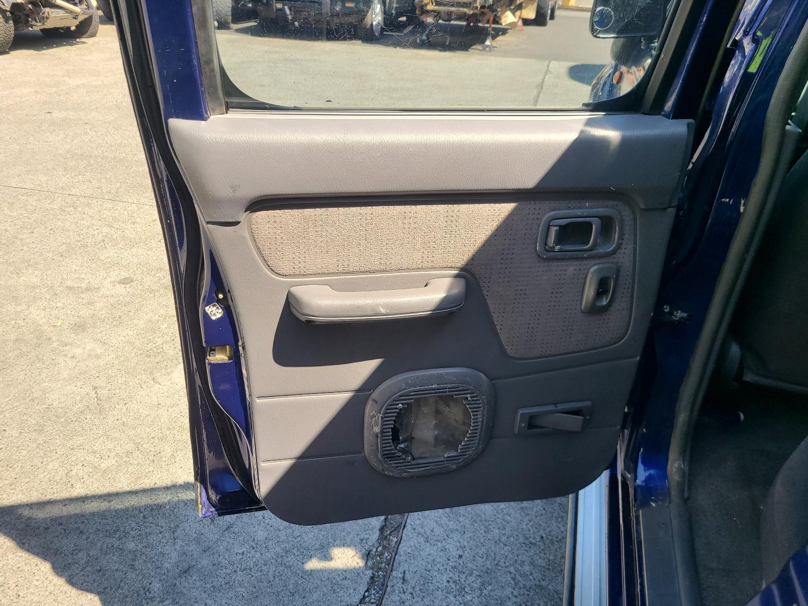View Nissan Navara 2002 4 Door Utility