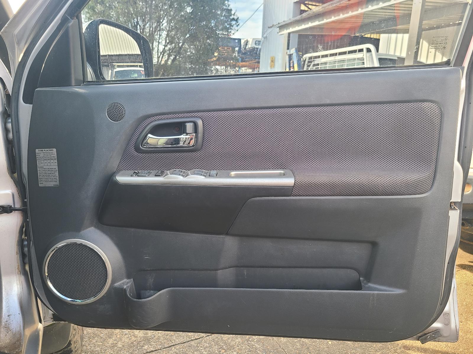 View Isuzu Dmax 2011 4 Door Utility