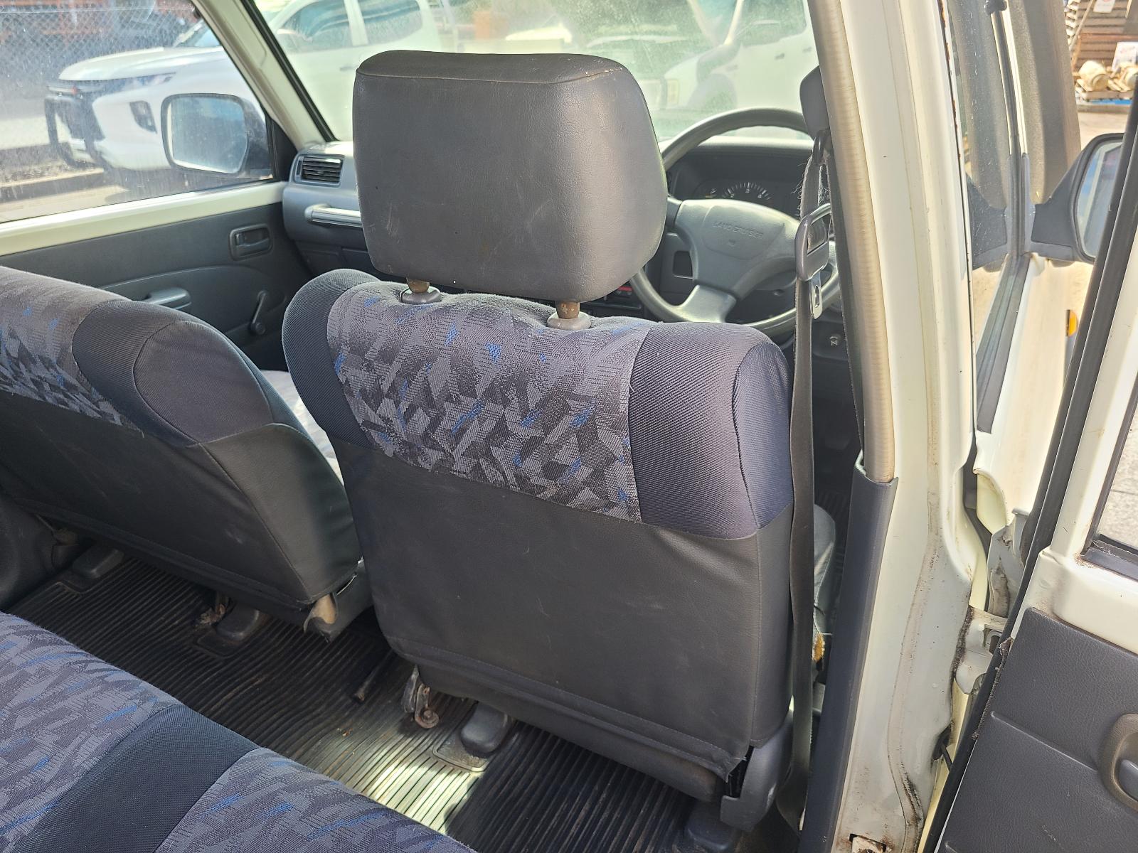 View Toyota Landcruiser 1996 4 Door Station Wagon