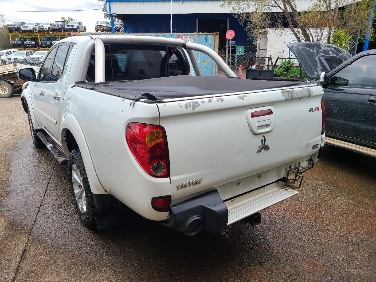 View Mitsubishi Triton 2014  