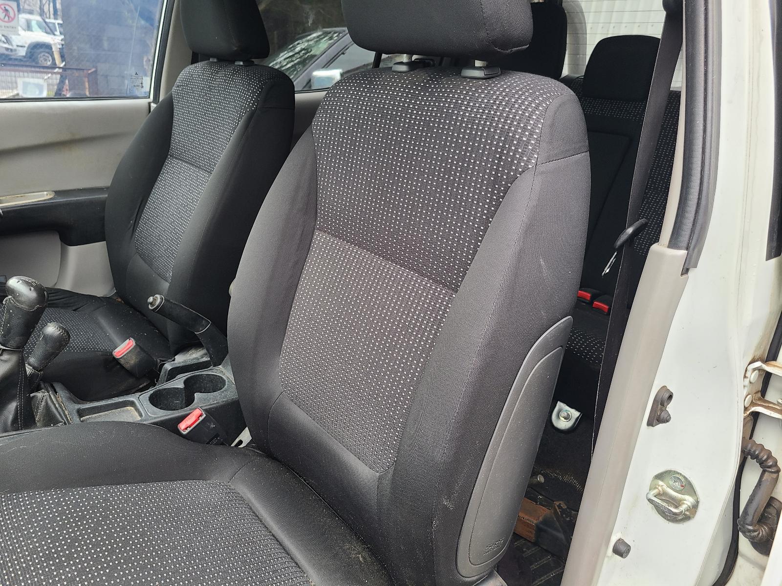 View Mitsubishi Triton 2014  