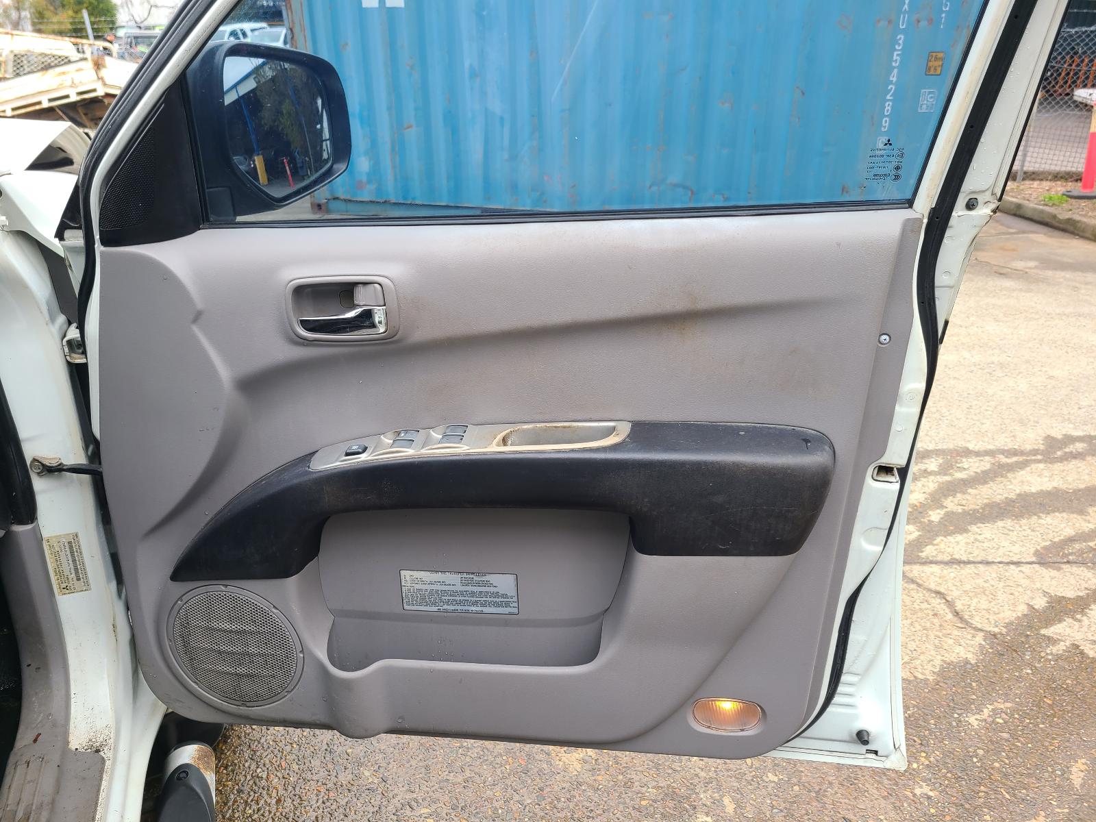 View Mitsubishi Triton 2014  