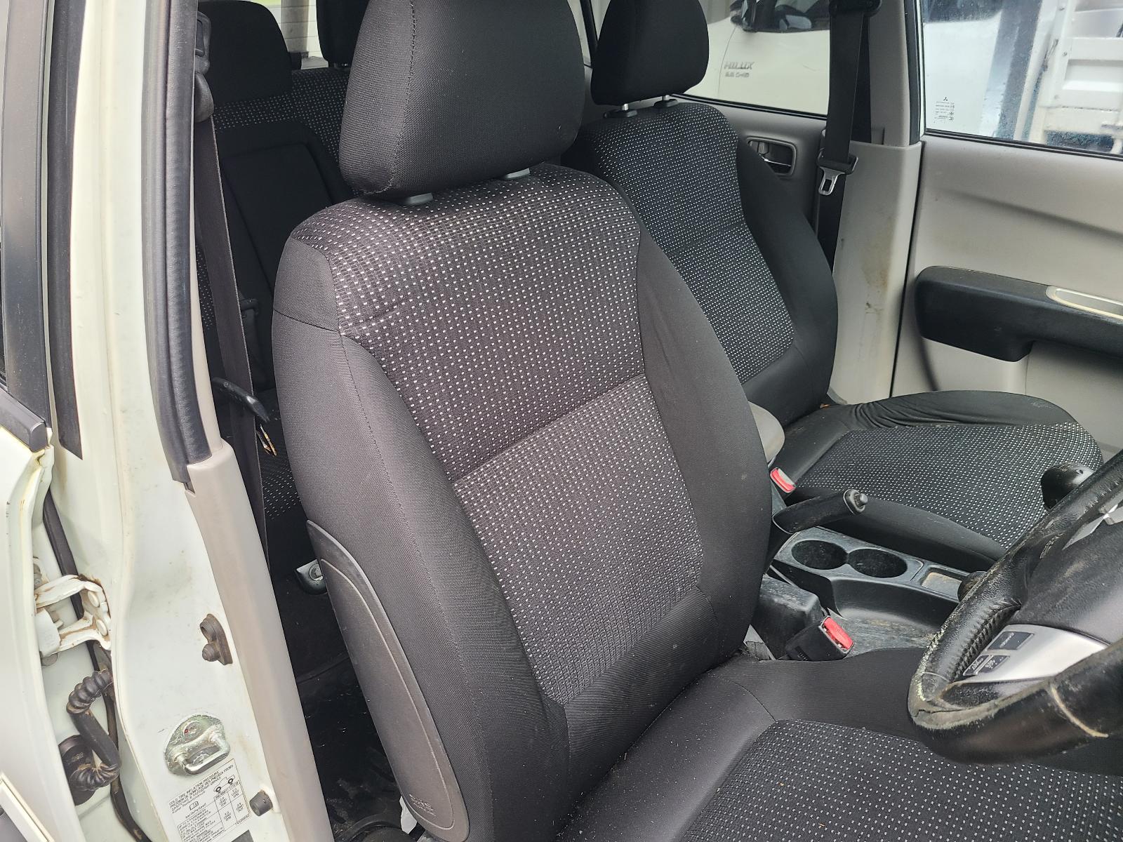 View Mitsubishi Triton 2014  