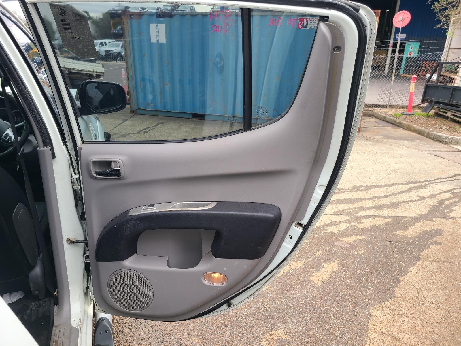 View Mitsubishi Triton 2014  