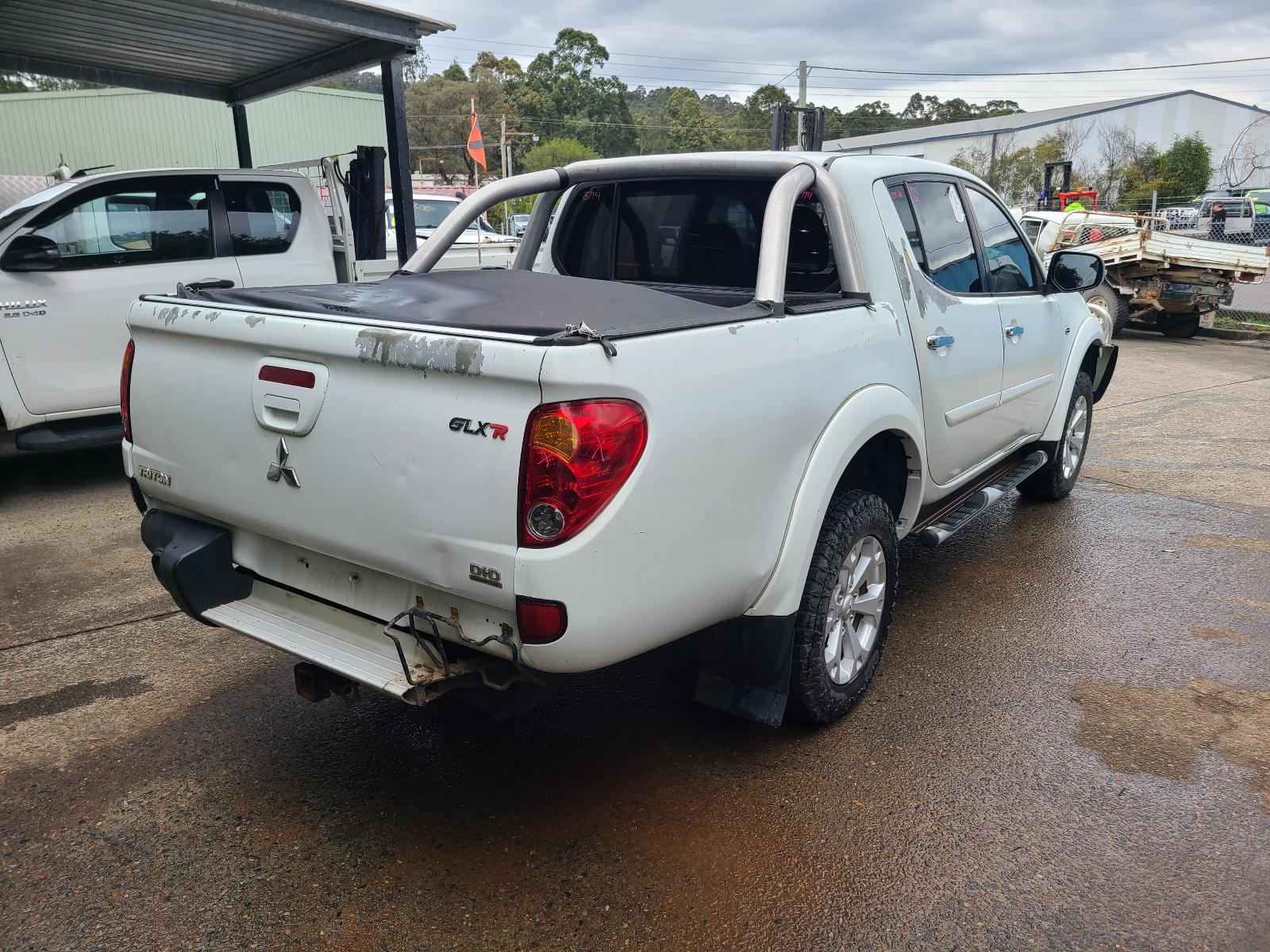 View Mitsubishi Triton 2014  