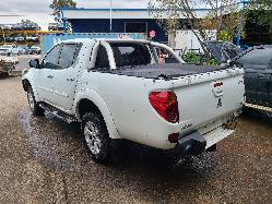 View Mitsubishi Triton 2014  
