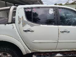 View Mitsubishi Triton 2014  