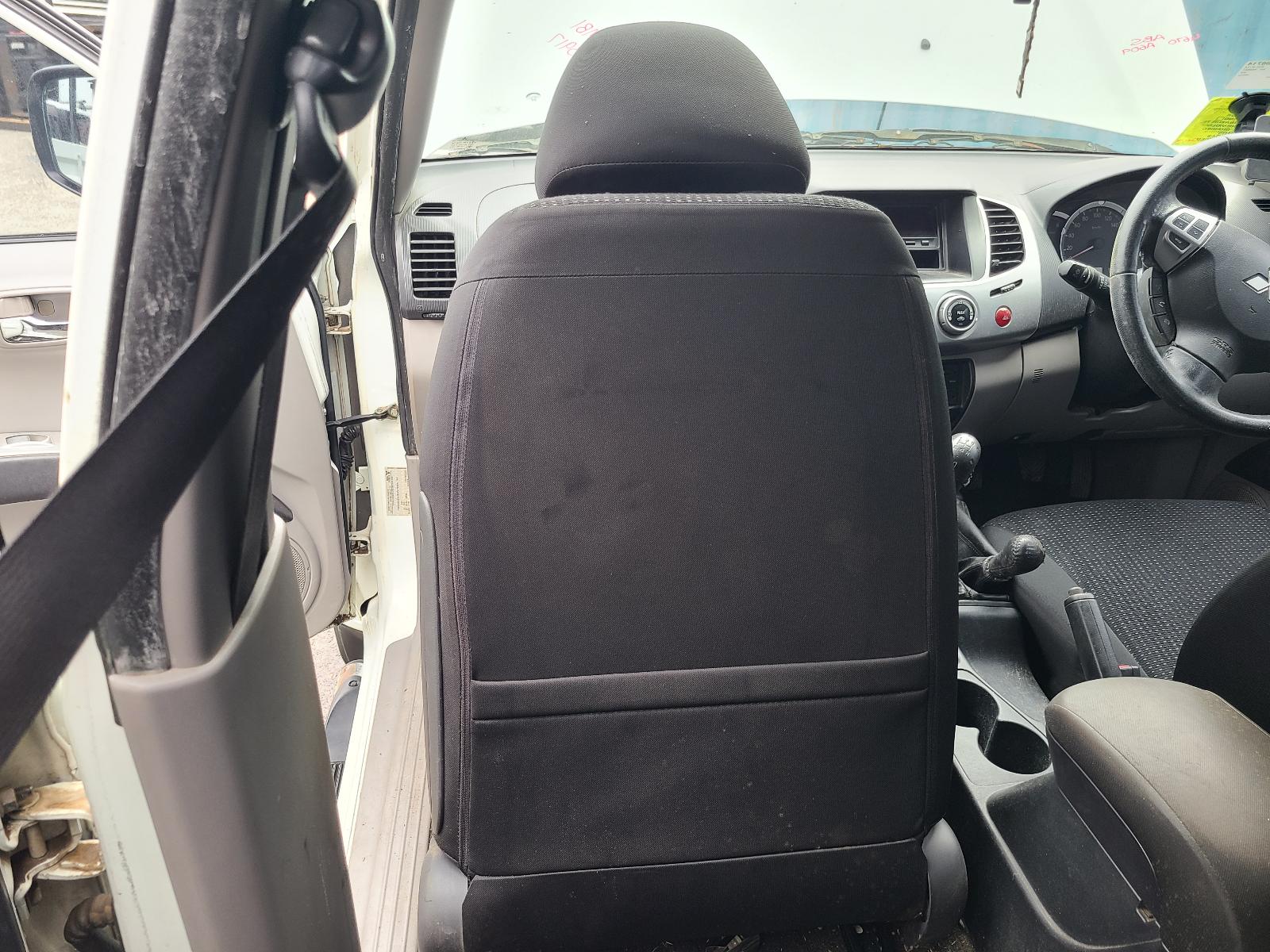 View Mitsubishi Triton 2014  