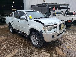View Mitsubishi Triton 2014  