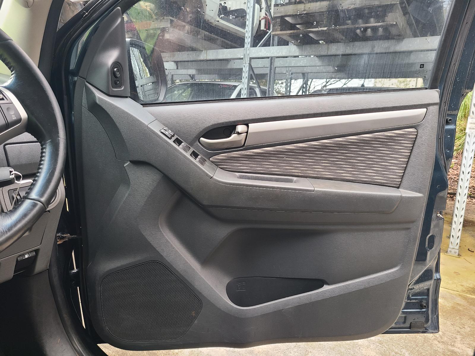 View Holden Colorado 2015  