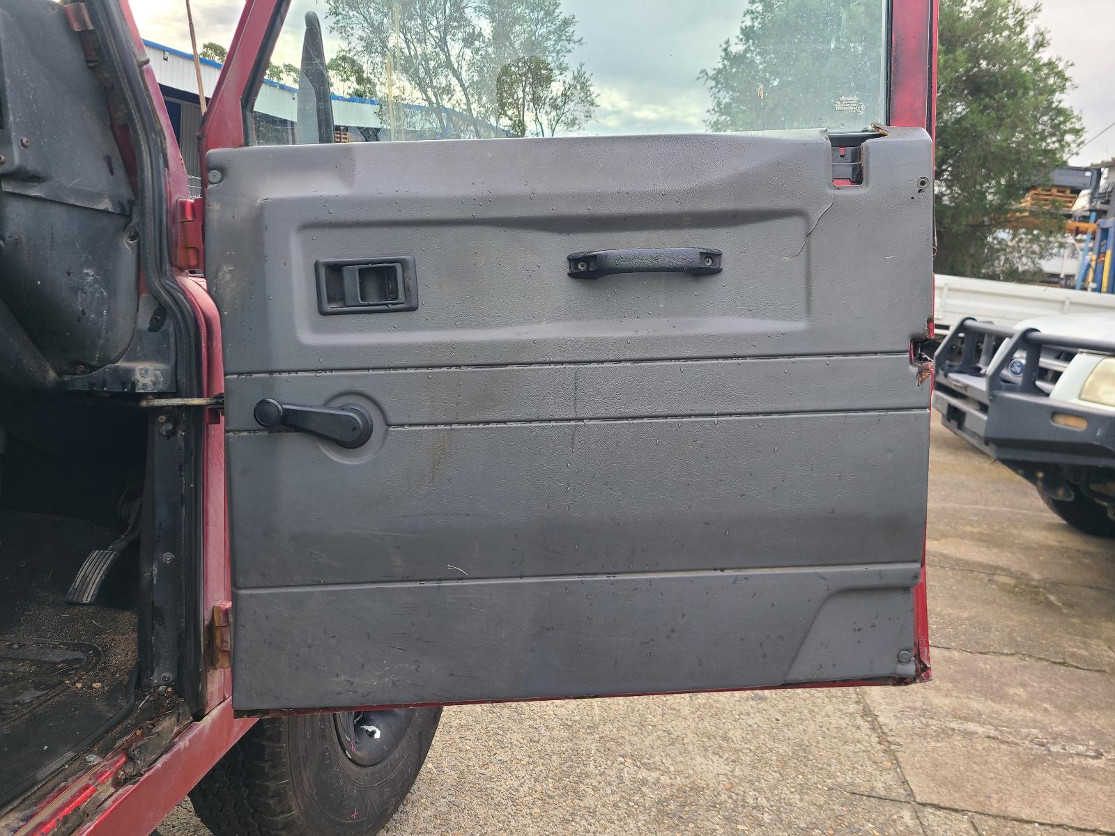 View Land Rover Defender 1999 4 Door Station Wagon