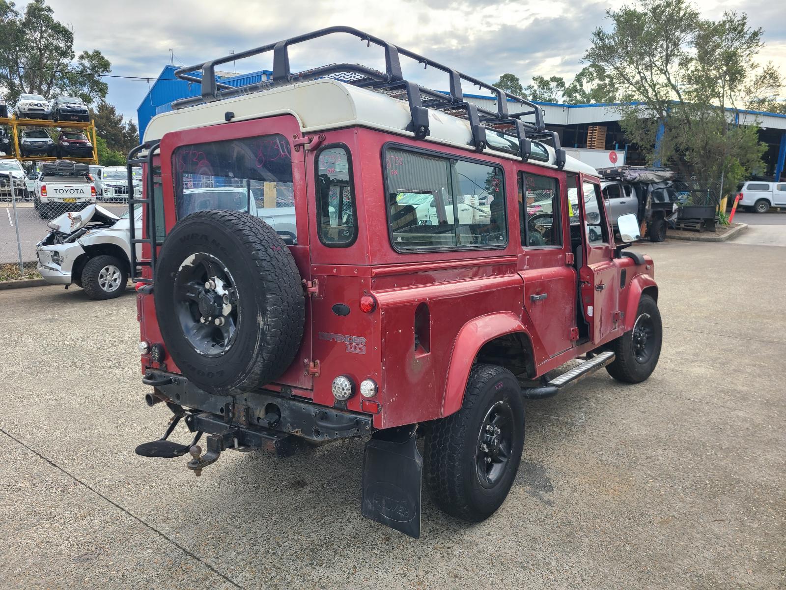 View Land Rover Defender 1999 4 Door Station Wagon