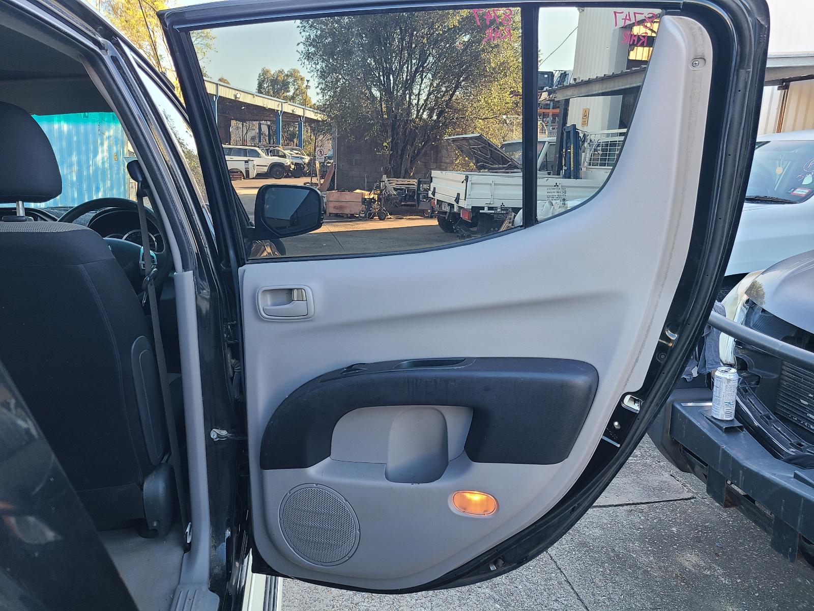 View Mitsubishi Triton 2014 4 Door Utility