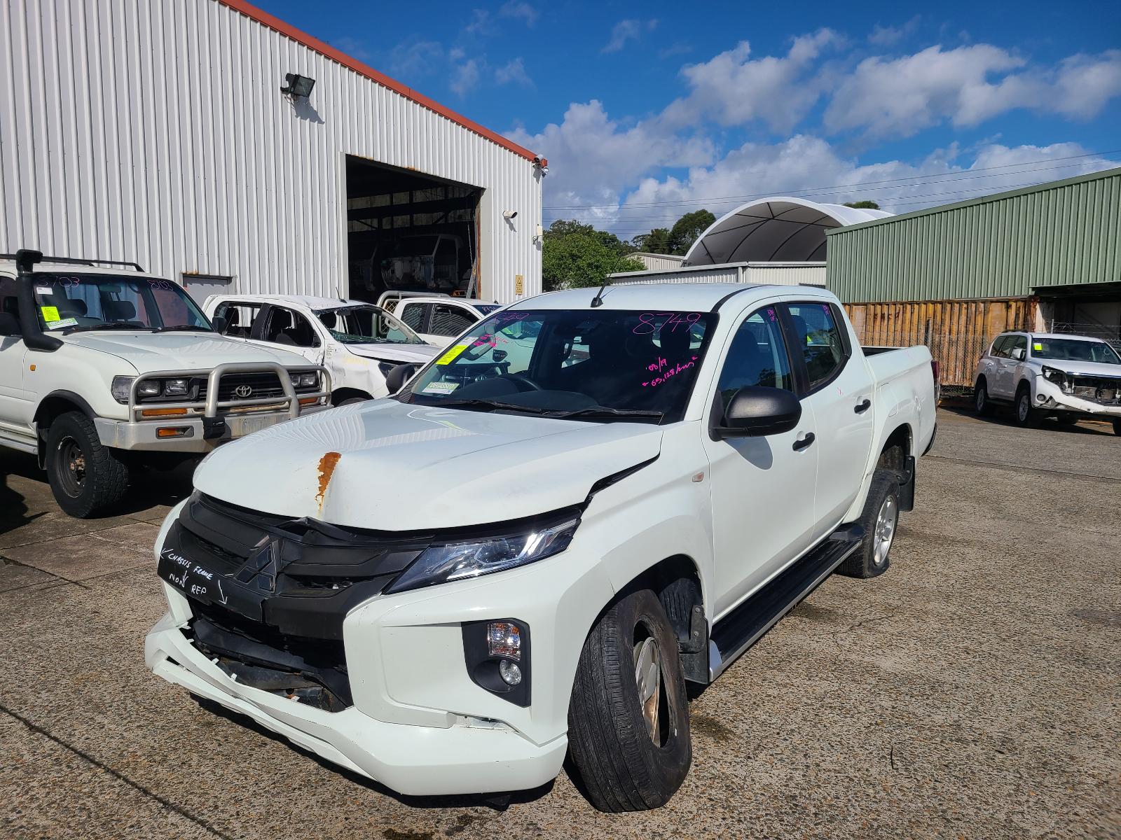 View Mitsubishi Triton 2020  