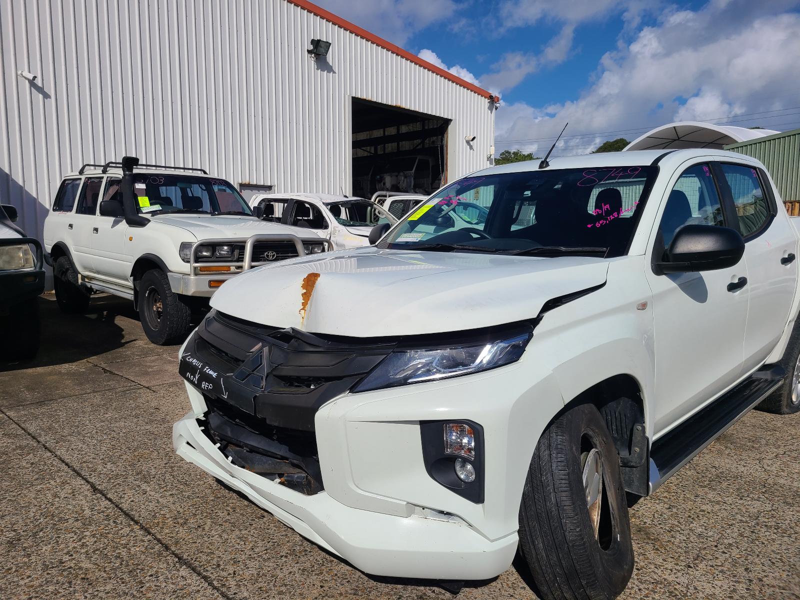 View Mitsubishi Triton 2020  