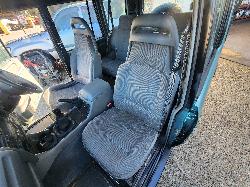View Land Rover Discovery 1997 4 Door Station Wagon