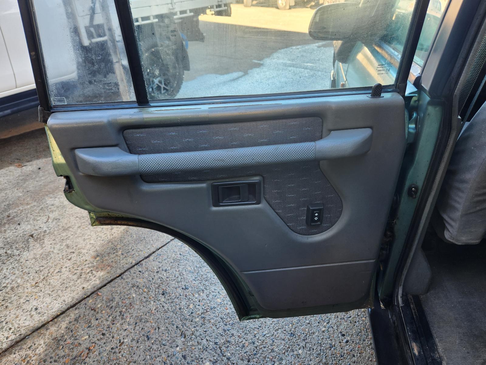 Land Rover Discovery 1997 4 Door Station Wagon View Land Rover Discovery 1997 4 Door Station Wagon