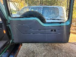 View Land Rover Discovery 1997 4 Door Station Wagon