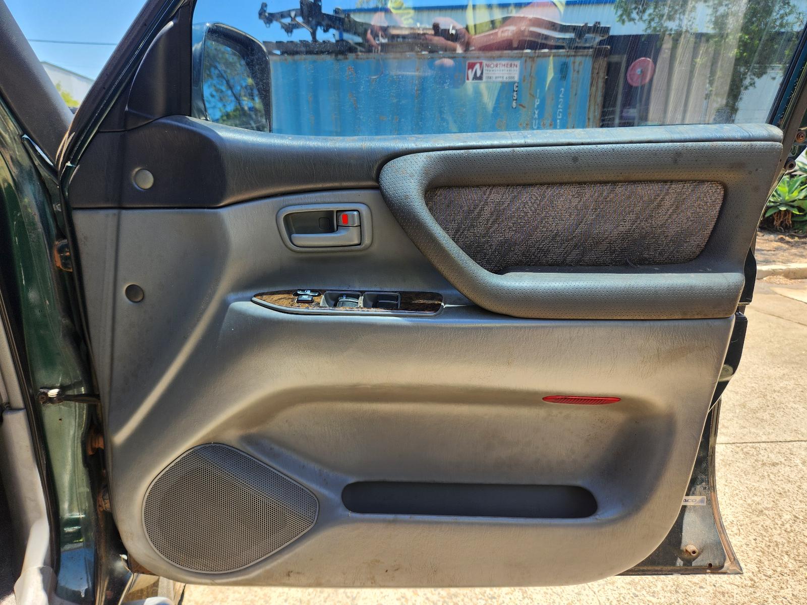 View Toyota Landcruiser 1999 4 Door Station Wagon