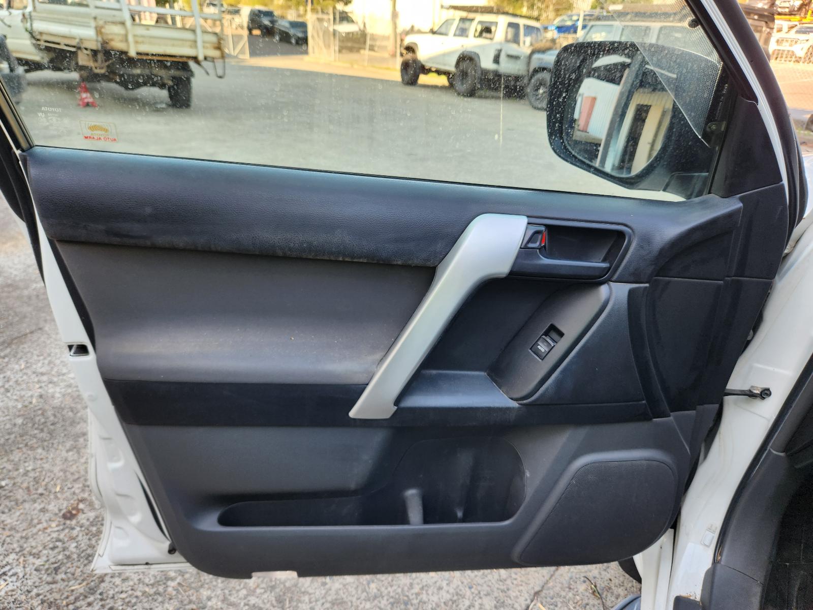 View Toyota Prado 2011 4 Door Station Wagon