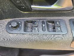 View Volkswagen Amarok 2012  