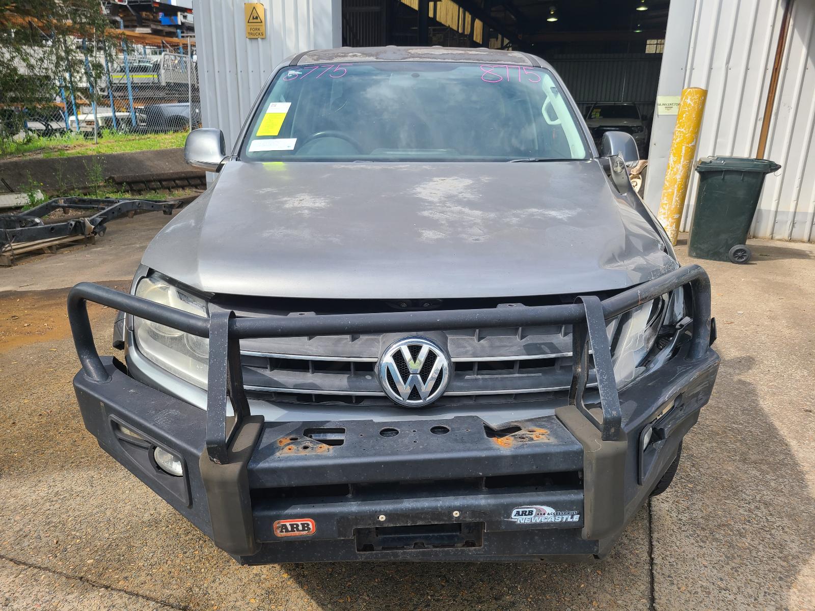 View Volkswagen Amarok 2012  