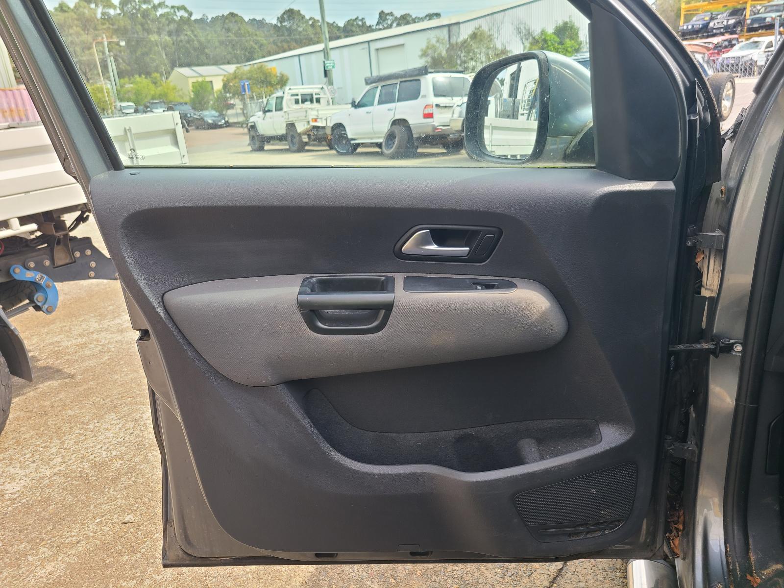 View Volkswagen Amarok 2012  
