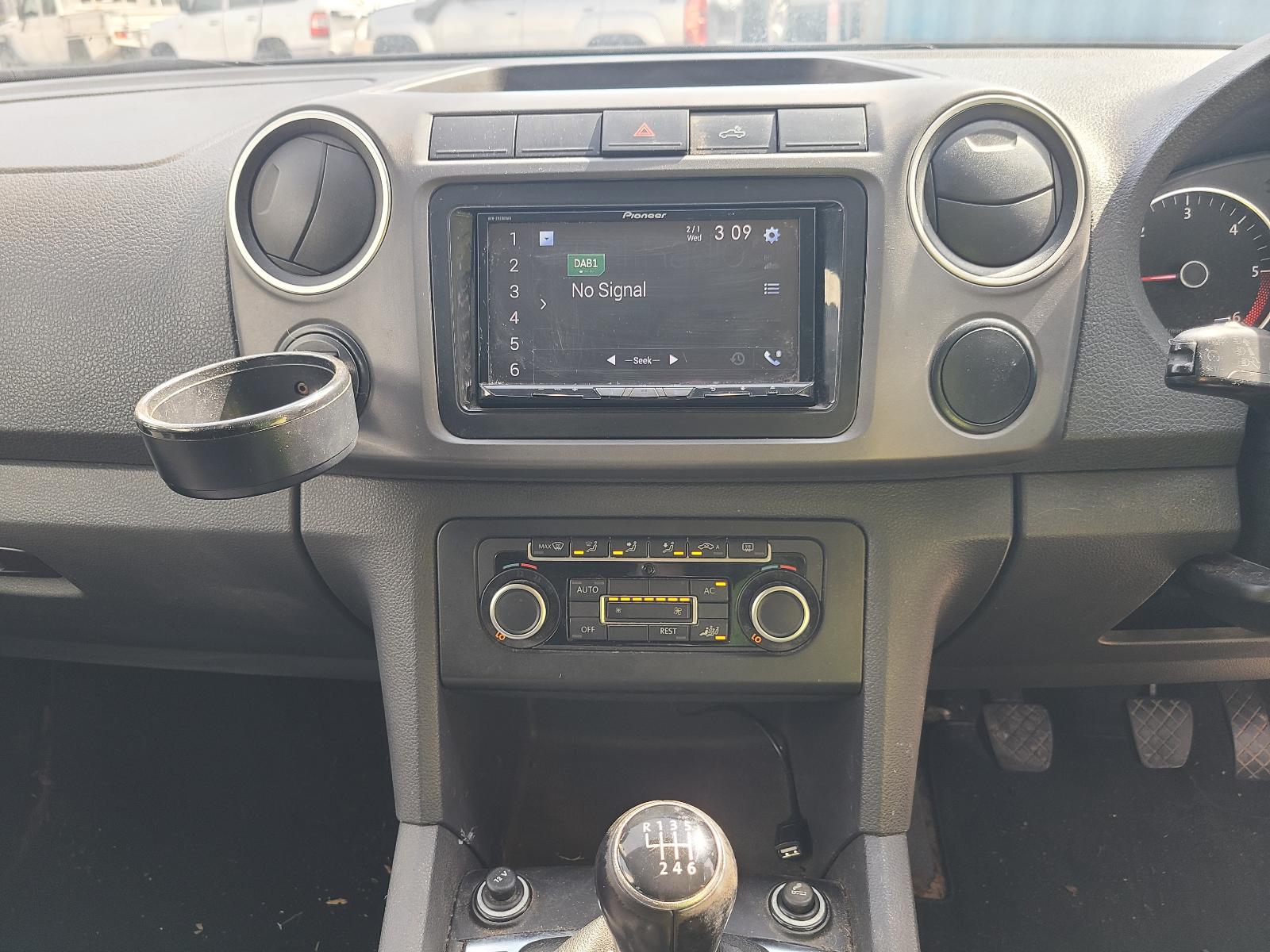 View Volkswagen Amarok 2012  