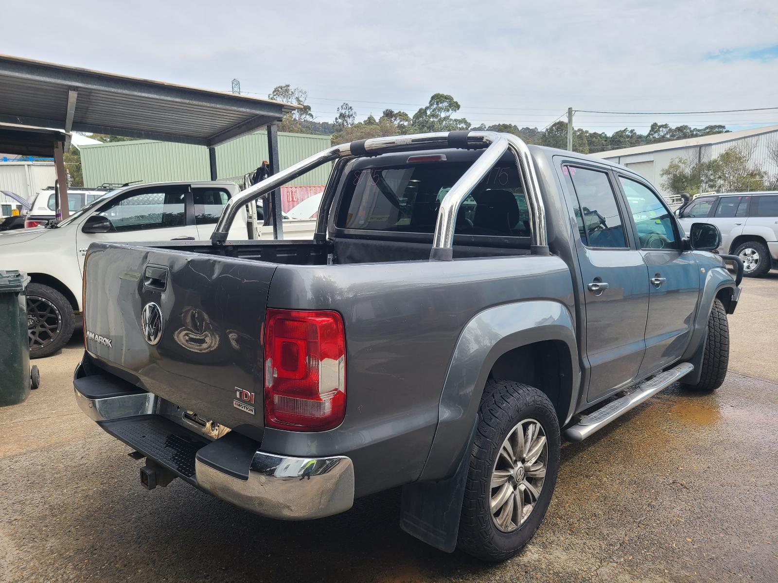 View Volkswagen Amarok 2012  