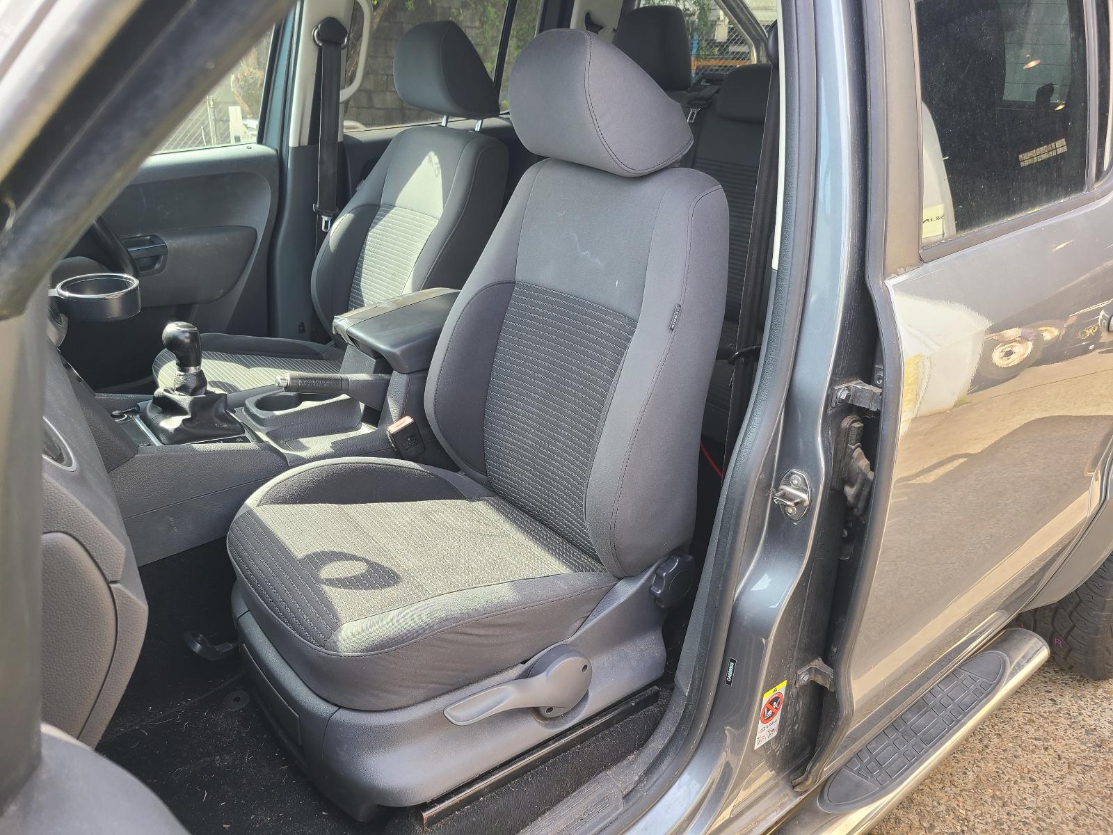 View Volkswagen Amarok 2012  